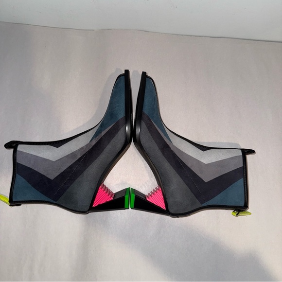 Colorblock Mid-Heel Ankle Boots in Teal, Gray and Black - Picture 5 of 11